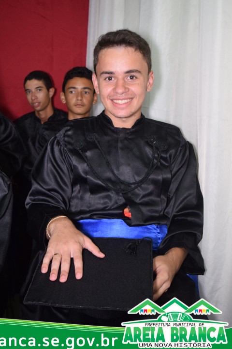 Imagem da galeria Alunos da Escola Municipal José Inácio da Fonseca realizaram formatura do 9º ano