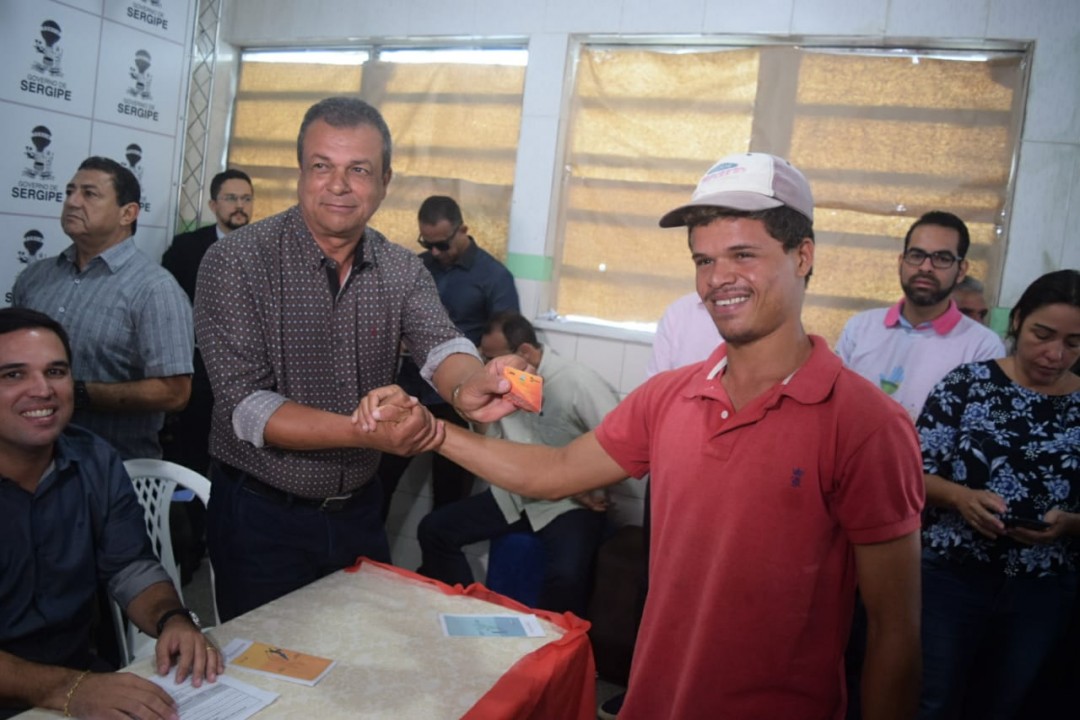 Imagem da galeria Governado inicia pagamento do programa 'Mão Amiga Cana' em Areia Branca