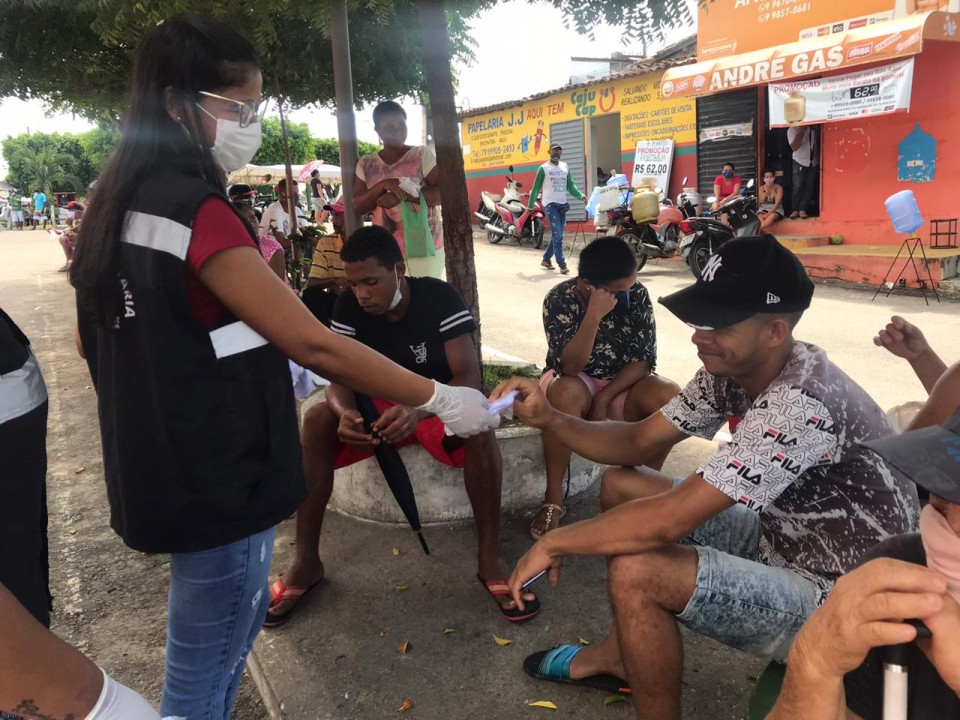 Imagem da galeria COVID-19: Prefeitura distribui máscaras na sede da cidade