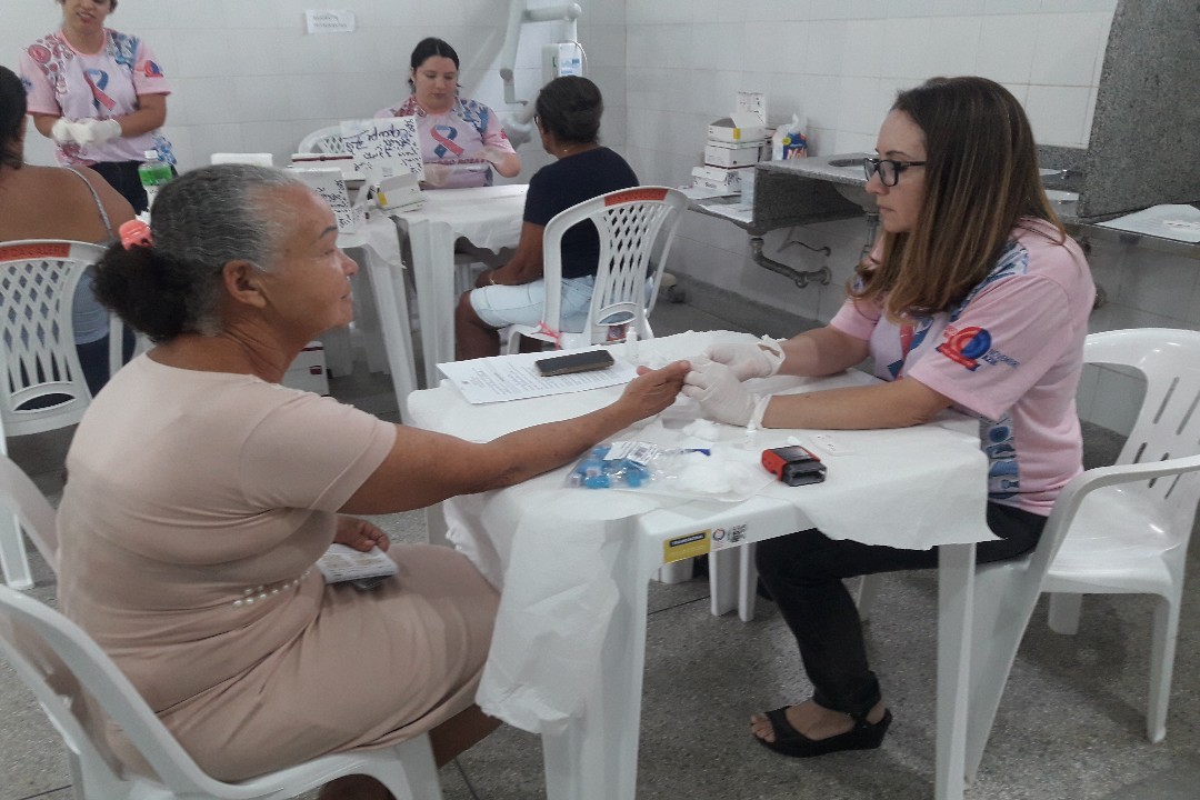 Mulheres participam de atividades em alusão ao Outubro Rosa em Areia Branca