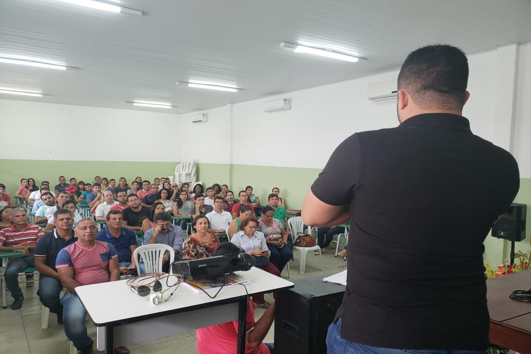 Prefeito Alan de Agripino dá posse a 49 novos concursados
