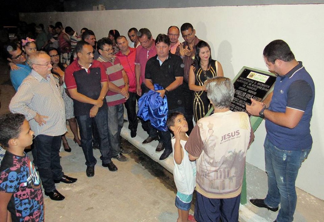 Prefeitura entrega pavimentação e drenagem de sete ruas em Areia Branca