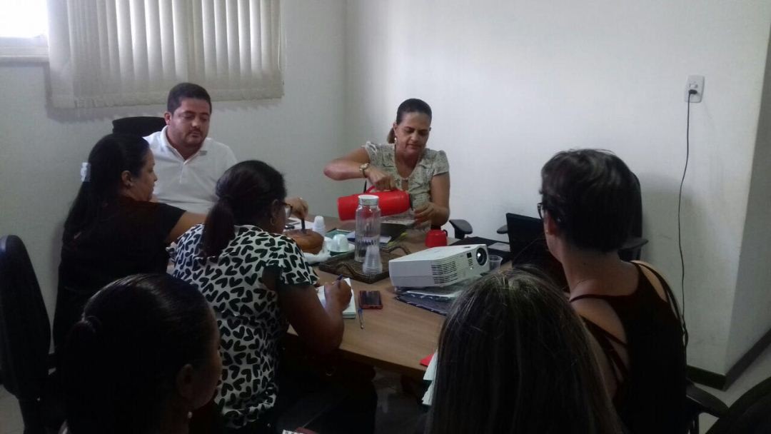 Prefeito Alan de Agripino valorizando os professores da Rede Municipal de Ensino