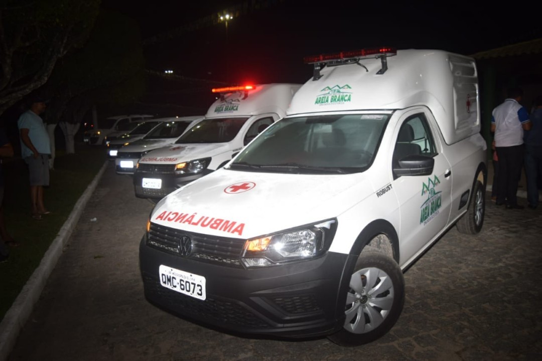 Prefeitura entrega novos veículos para a frota