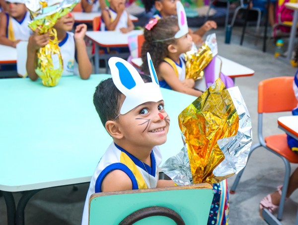 Histórico: Areia Branca realiza entrega ovos de Páscoa para todos os estudantes da rede municipal