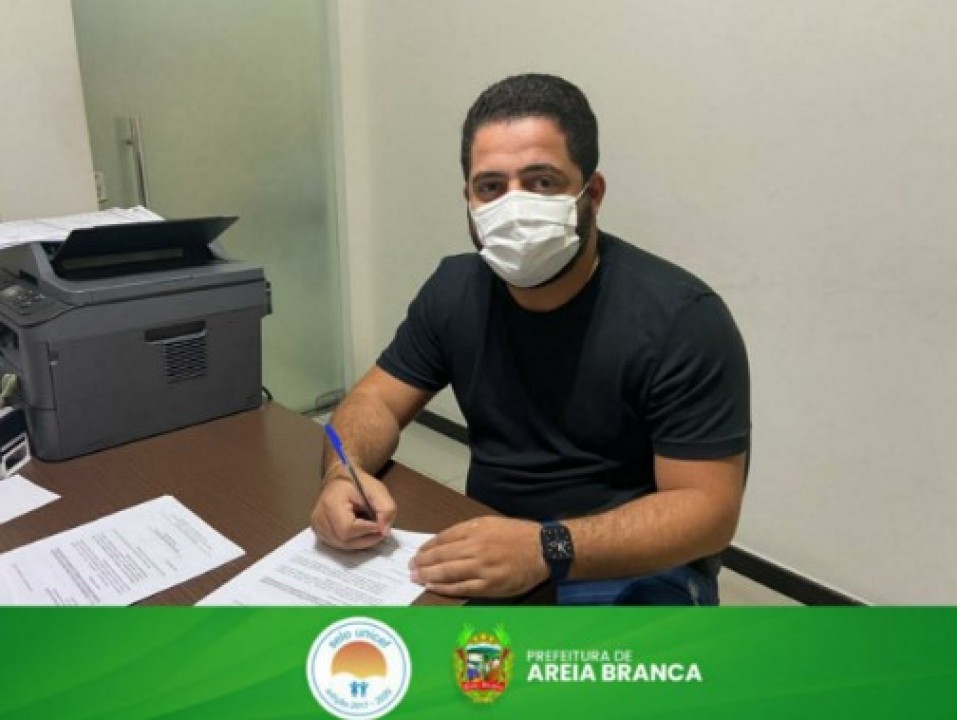 Prefeito de Areia Branca assina projeto de Lei para adesão ao Consórcio Nacional de Vacinas