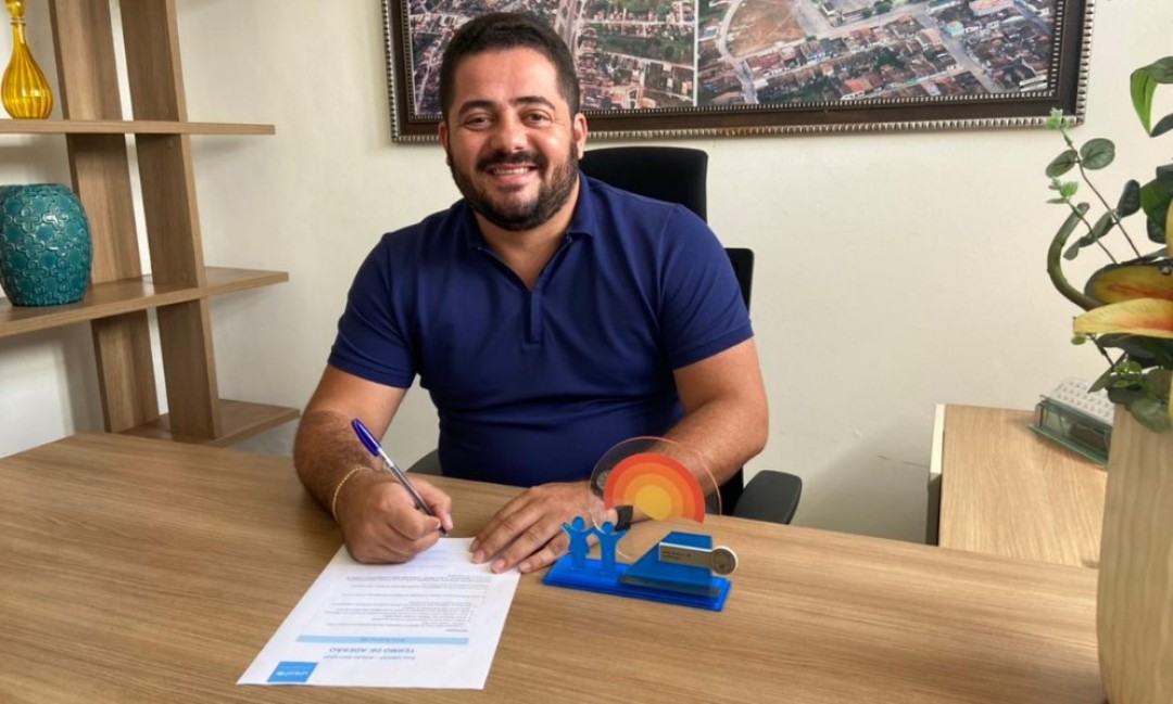 Prefeito Alan de Agripino assina adesão ao Selo Unicef