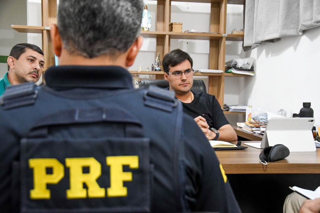 Prefeitura e Polícia Rodoviária Federal se reúnem para discutir medidas de aumento da segurança para a abertura do São João 2025